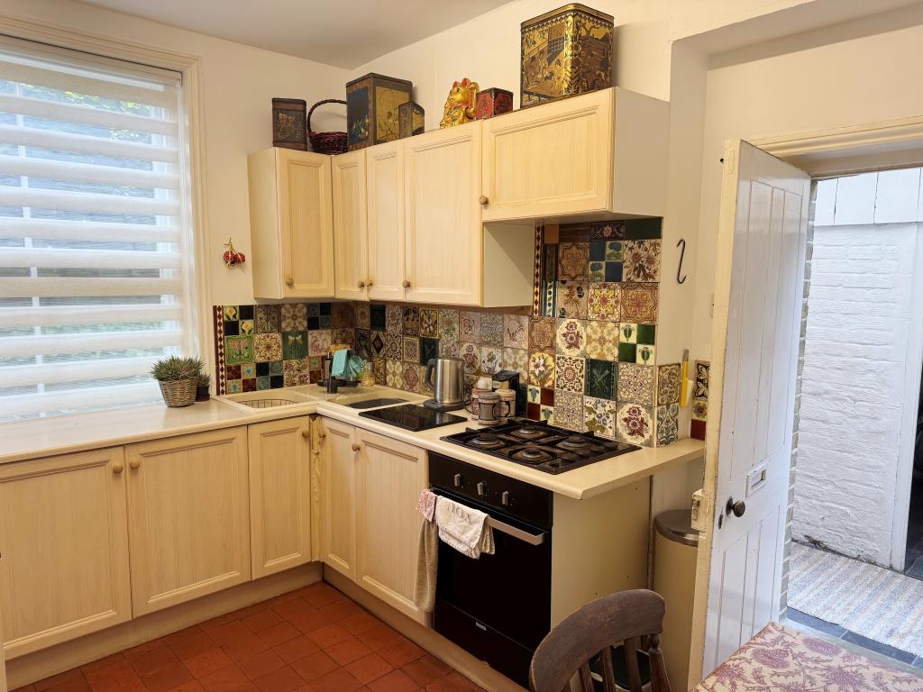Lot: 64 - ATTRACTIVE VICTORIAN VILLA WITH PREVIOUS STRUCTURAL MOVEMENT ON A DOUBLE WIDTH PLOT - The Kitchen